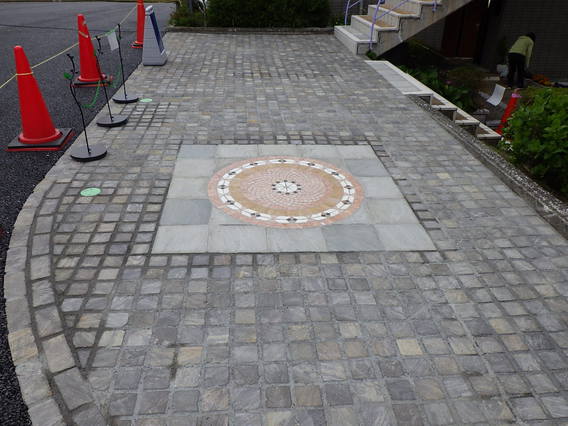 ・・・駐車場＆アプローチ　改修工事・・・