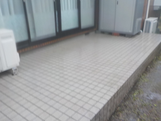ベランダ洗浄...